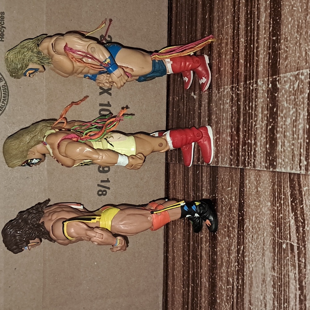 Wwe Ultimate warrior Action Figure Lot with Yellow and Blue Outfits - Picture 2 of 4